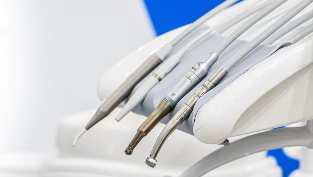 Tips for Finding the Best Dentist for Receiving Dental Implants